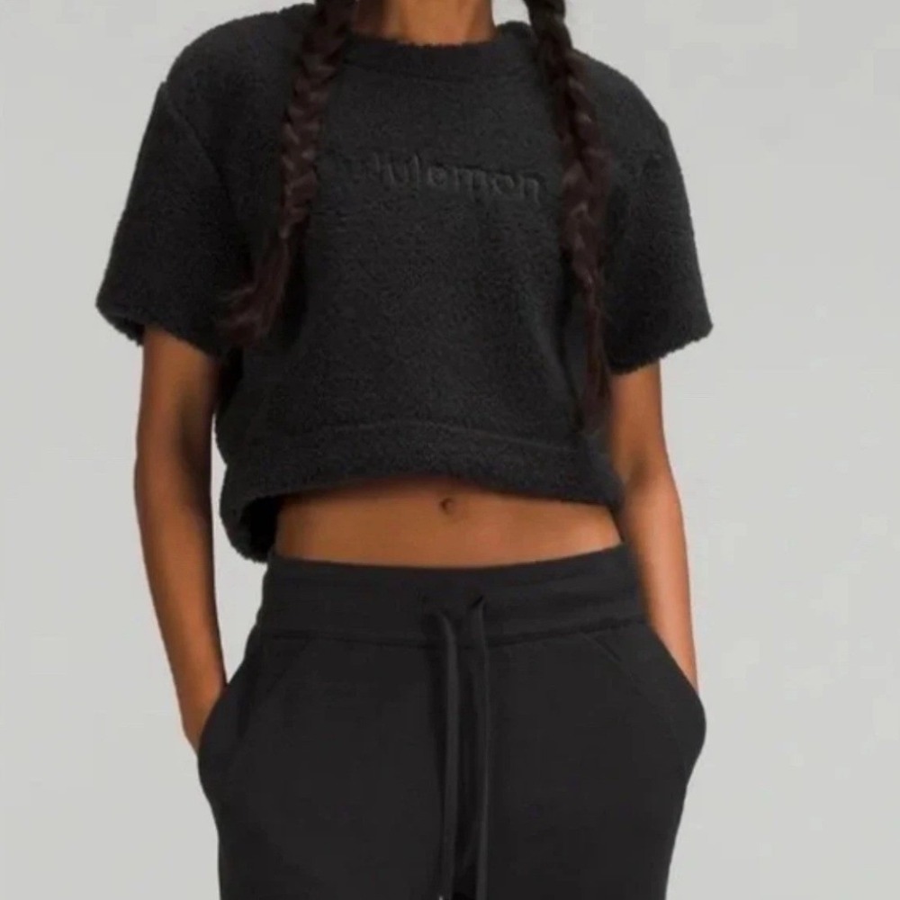 New Lululemon Size 8 Textured Fleece Embroidered Logo Tee Black Cropped NWT